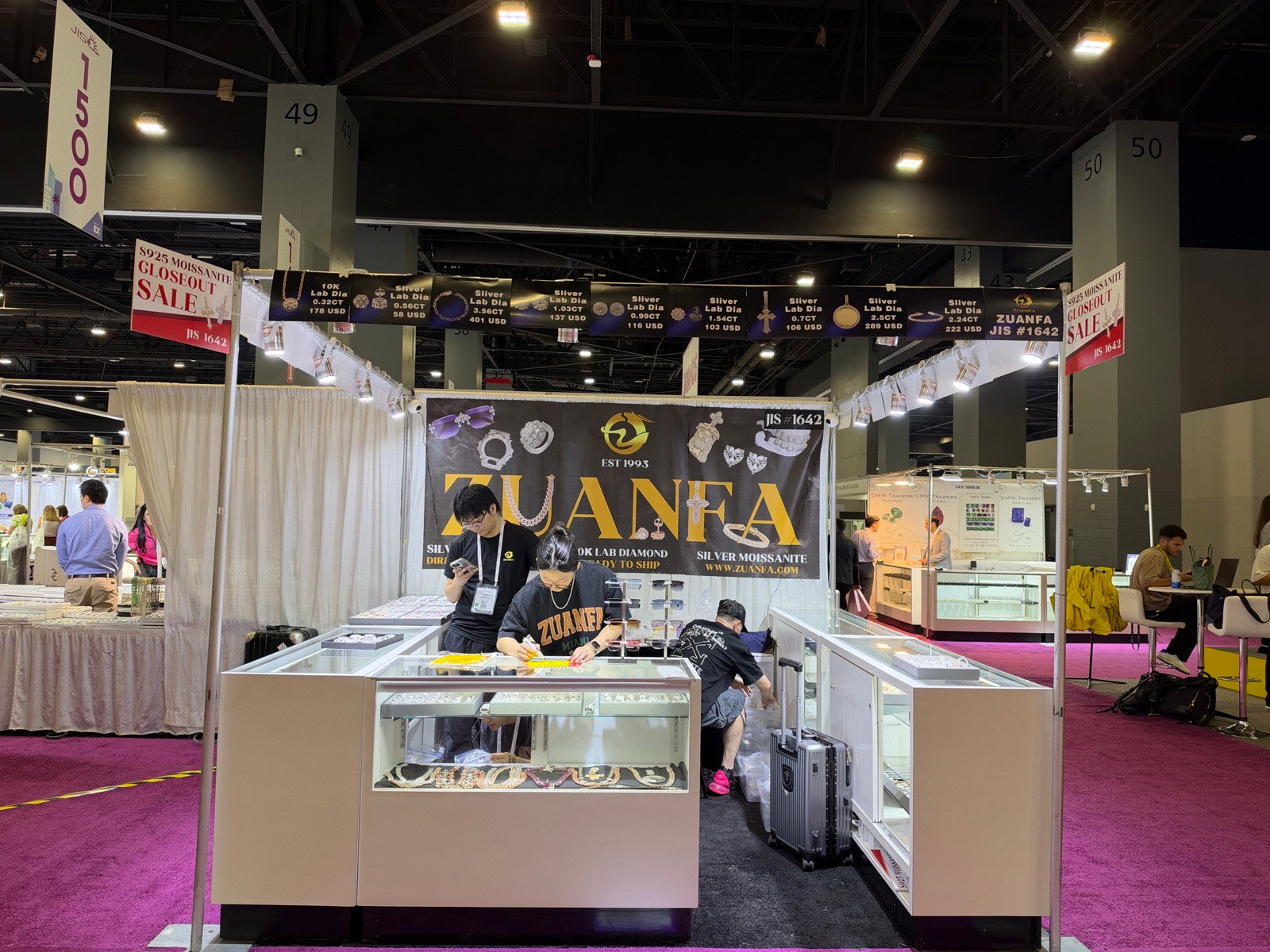 Zuanfa hip-hop jewelry showcase