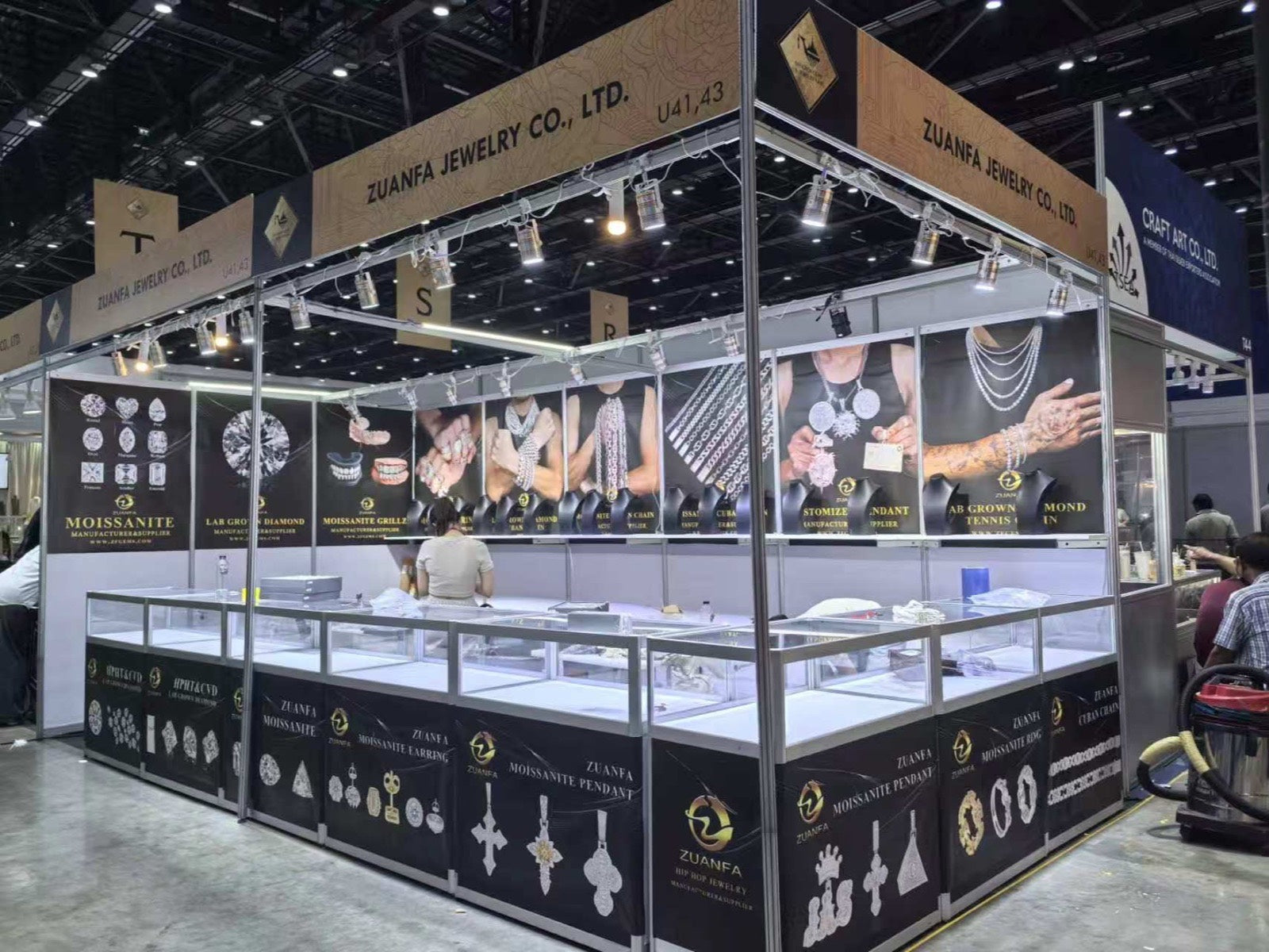 Zuanfa exhibition display
